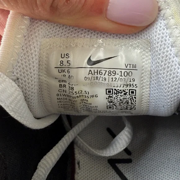 Nike w 8.5 Air Max 270 Black and White - Picture 4 of 12